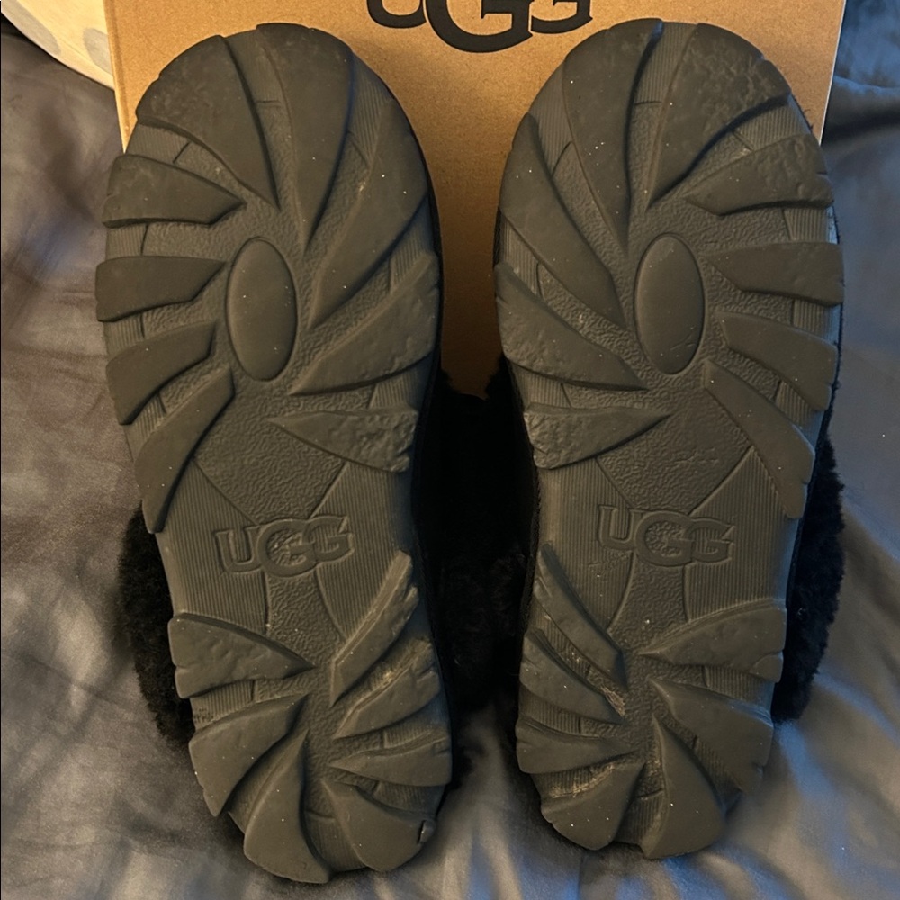 UGGS SIZE 9 Black USED‼️ read description and look at photos carefully‼️ - Picture 10 of 16